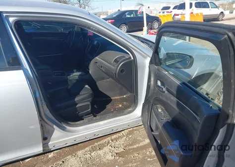 2022 Chrysler 300 Touring L z USA, uszkodzony, nr VIN 2C3CCADG9NH162976